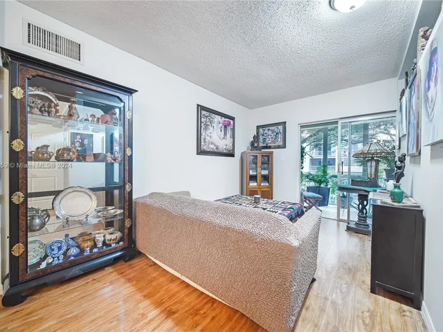 6731 Cypress Rd # 110, Plantation FL 33317