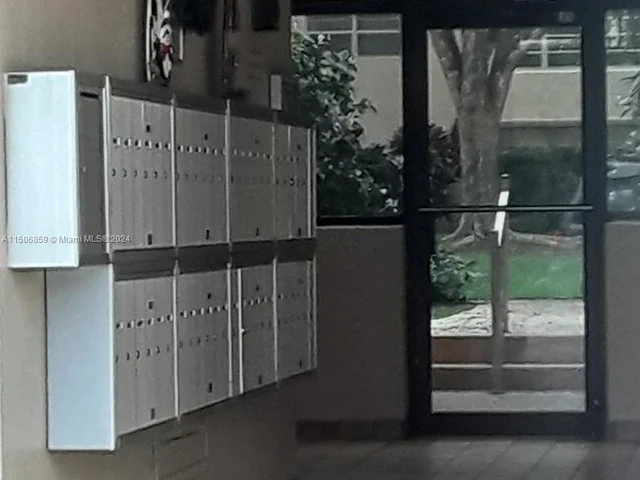 6731 Cypress Rd # 110, Plantation FL 33317