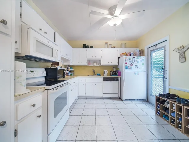 6731 Cypress Rd # 110, Plantation FL 33317