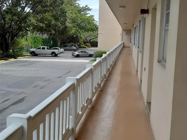 6731 Cypress Rd # 110, Plantation FL 33317