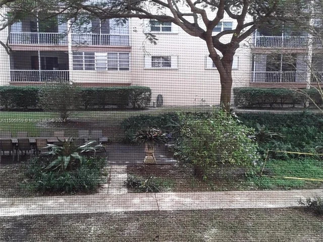 6731 Cypress Rd # 110, Plantation FL 33317
