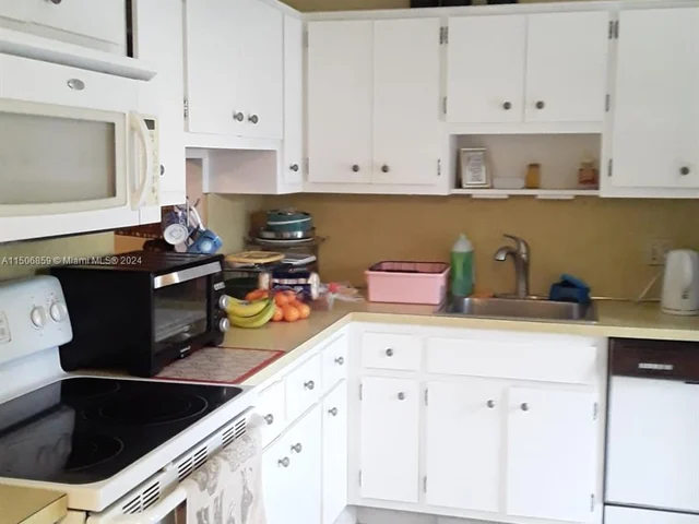 6731 Cypress Rd # 110, Plantation FL 33317