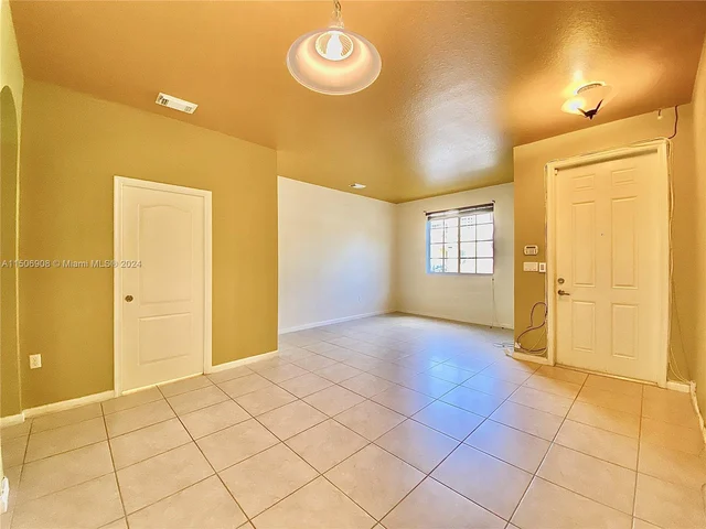 21111 NW 14th Pl # 33, Miami Gardens FL 33169