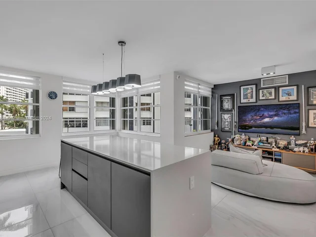 5660 Collins Ave # 2A, Miami Beach FL 33140