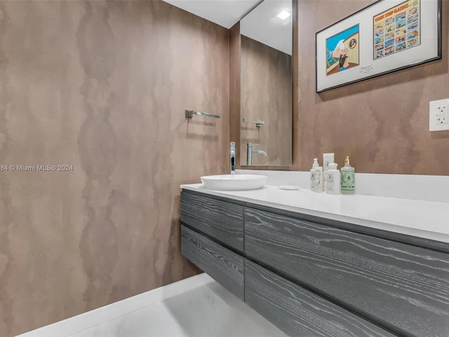 5660 Collins Ave # 2A, Miami Beach FL 33140