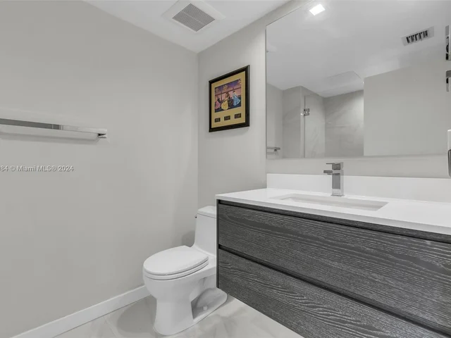 5660 Collins Ave # 2A, Miami Beach FL 33140