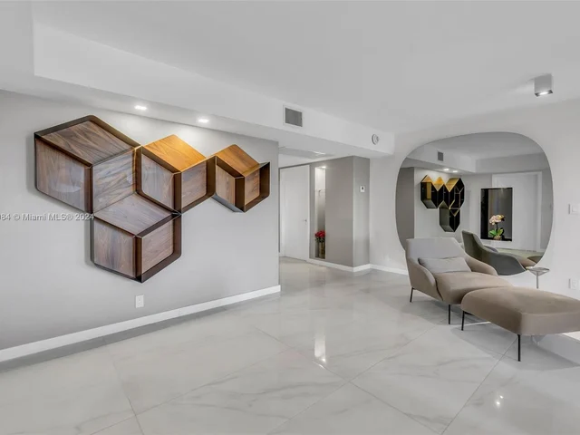 5660 Collins Ave # 2A, Miami Beach FL 33140