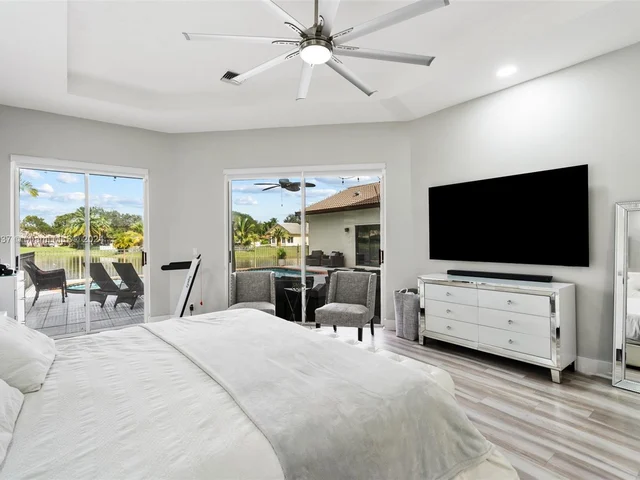 8489 NW 43rd Ct, Coral Springs FL 33065