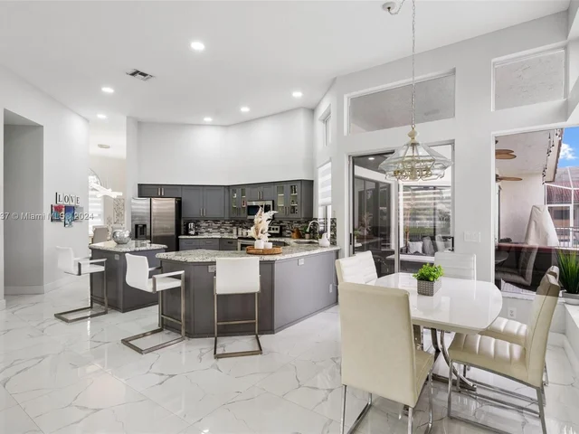 8489 NW 43rd Ct, Coral Springs FL 33065