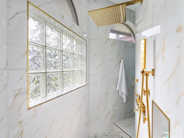 8489 NW 43rd Ct, Coral Springs FL 33065