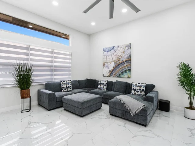 8489 NW 43rd Ct, Coral Springs FL 33065