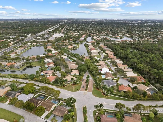 8489 NW 43rd Ct, Coral Springs FL 33065