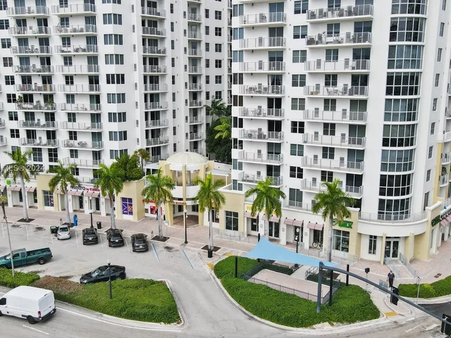 1830 Radius Dr # 822, Hollywood FL 33020