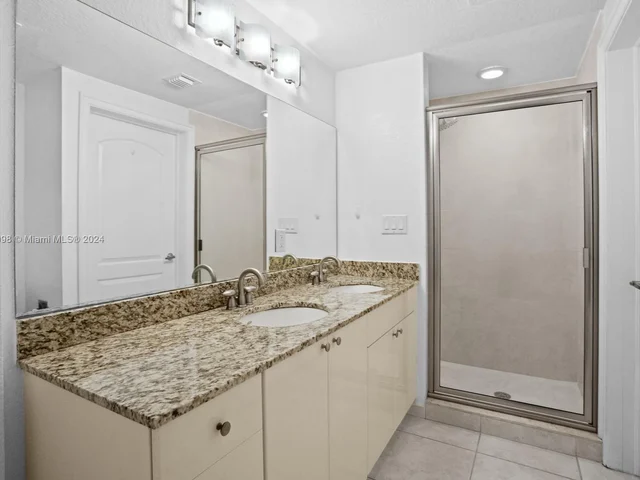 1830 Radius Dr # 822, Hollywood FL 33020