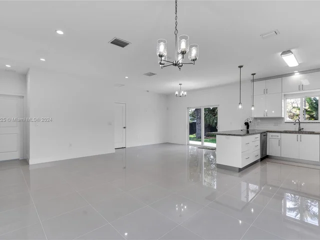 550 NW 58th Ct, Miami FL 33126