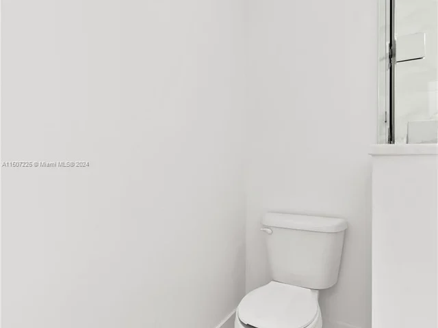 550 NW 58th Ct, Miami FL 33126