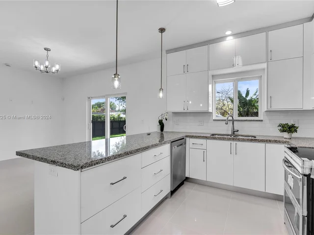 550 NW 58th Ct, Miami FL 33126