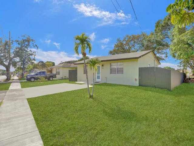 229 NW 7th Ave, Dania Beach FL 33004