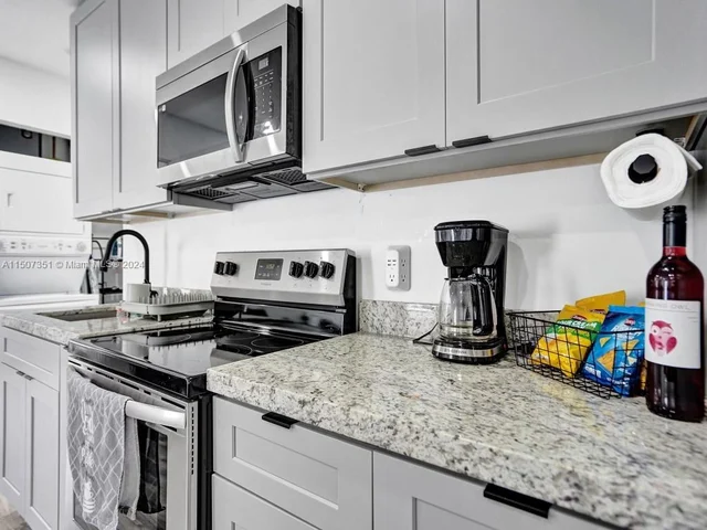 229 NW 7th Ave, Dania Beach FL 33004