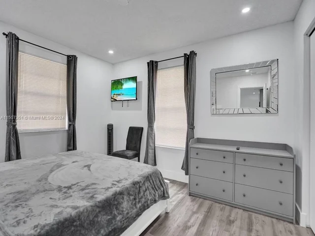 229 NW 7th Ave, Dania Beach FL 33004