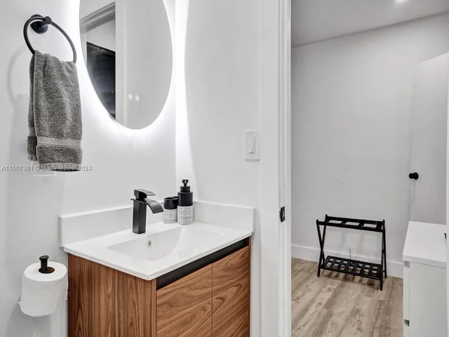 229 NW 7th Ave, Dania Beach FL 33004