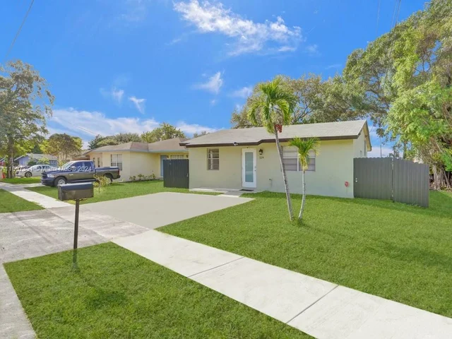 229 NW 7th Ave, Dania Beach FL 33004