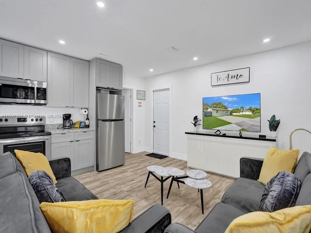 229 NW 7th Ave, Dania Beach FL 33004