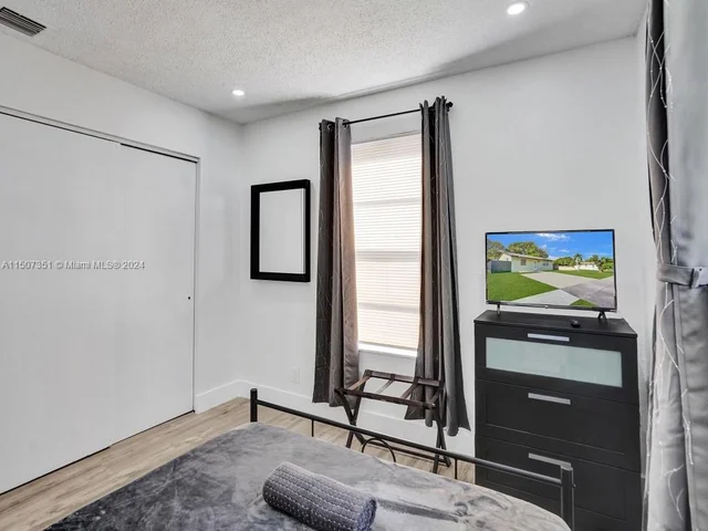 229 NW 7th Ave, Dania Beach FL 33004