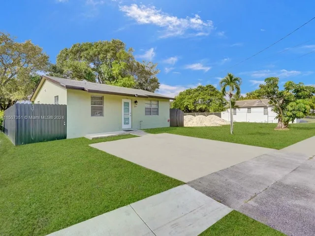229 NW 7th Ave, Dania Beach FL 33004
