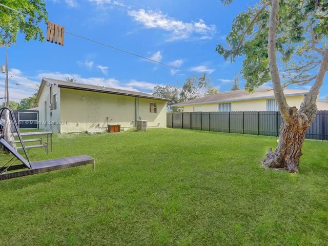 229 NW 7th Ave, Dania Beach FL 33004