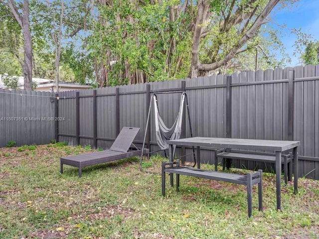 229 NW 7th Ave, Dania Beach FL 33004