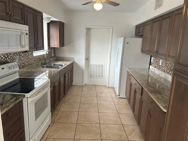 140 NE 128th St # 0, North Miami FL 33161