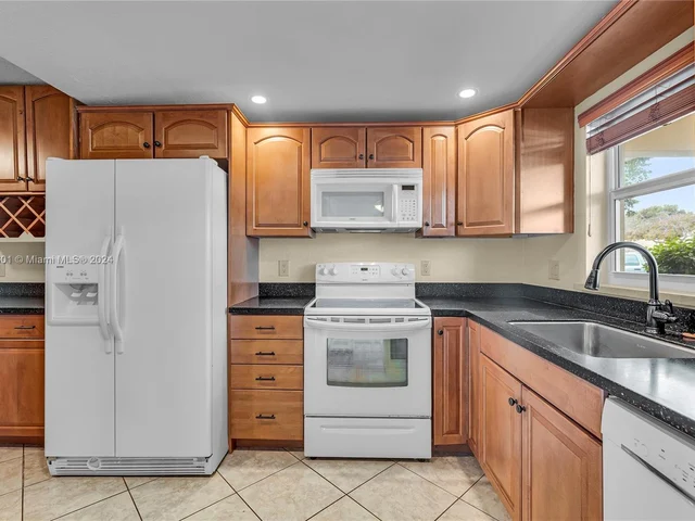 1340 NE 28th Ave # 143, Pompano Beach FL 33062