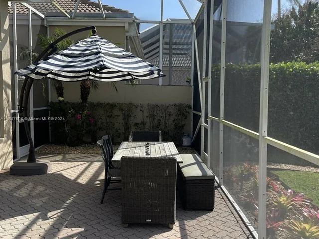 126 Coral Cay Dr, Palm Beach Gardens FL 33418