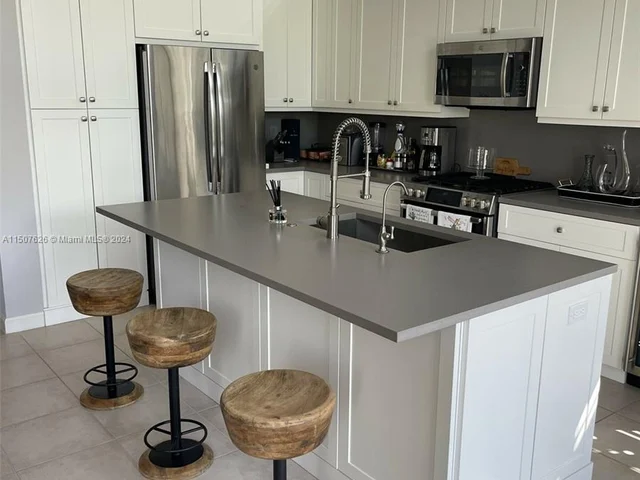 126 Coral Cay Dr, Palm Beach Gardens FL 33418