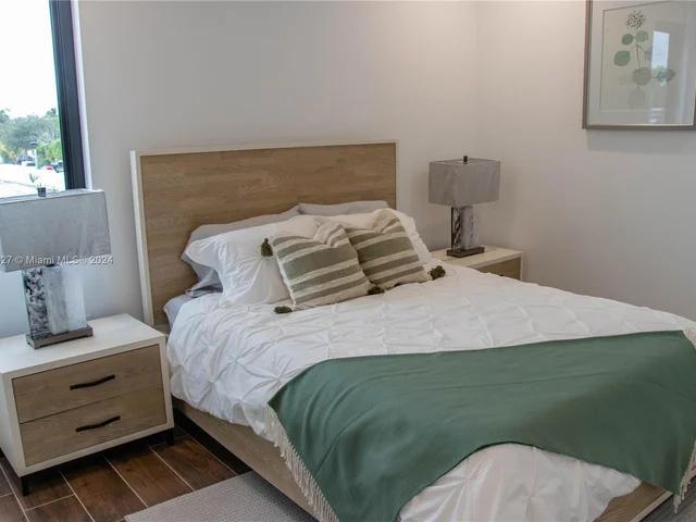 1510 SW 15th St, Miami FL 33145