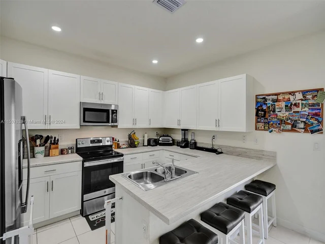 3422 W 112th Pl, Hialeah FL 33018