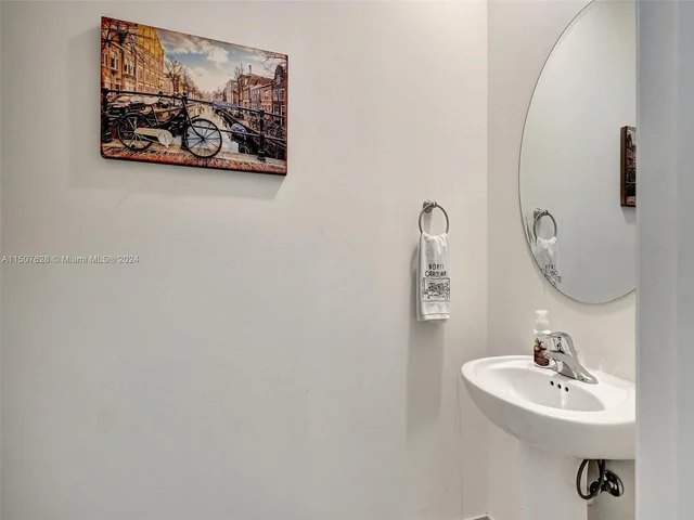 3422 W 112th Pl, Hialeah FL 33018