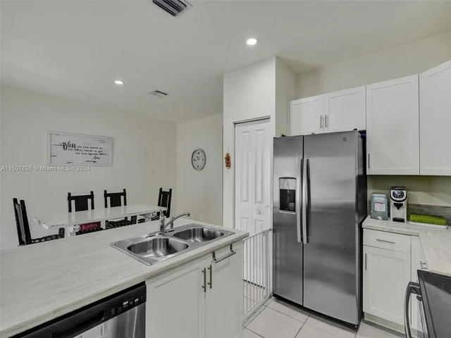 3422 W 112th Pl, Hialeah FL 33018