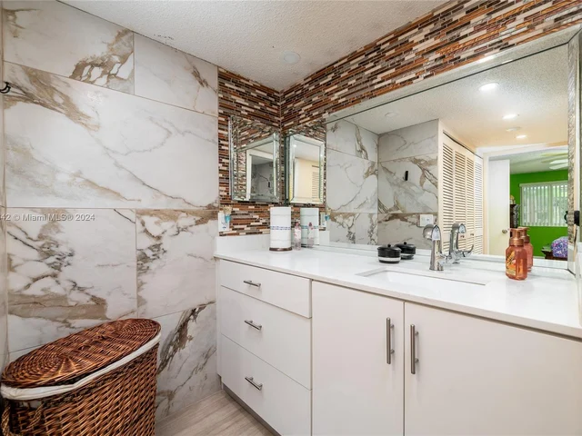 7535 Trent Dr # 202, Tamarac FL 33321