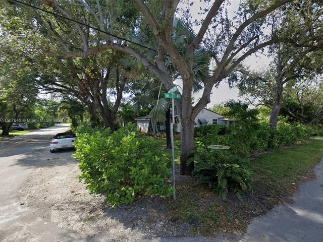 1645 NE 7th Pl, Fort Lauderdale FL 33304