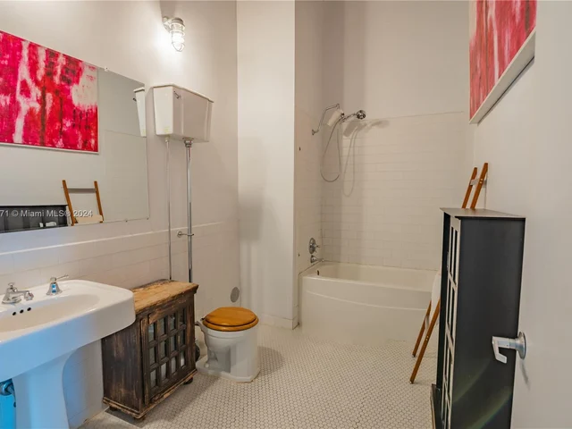 1749 NE Miami Ct # 207, Miami FL 33132