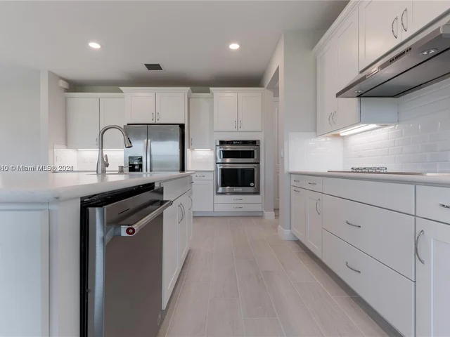 3701 Greenway Dr, Hollywood FL 33021