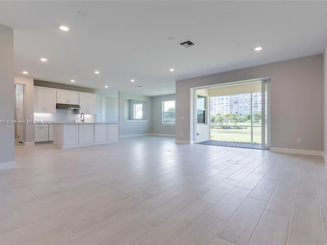 3701 Greenway Dr, Hollywood FL 33021