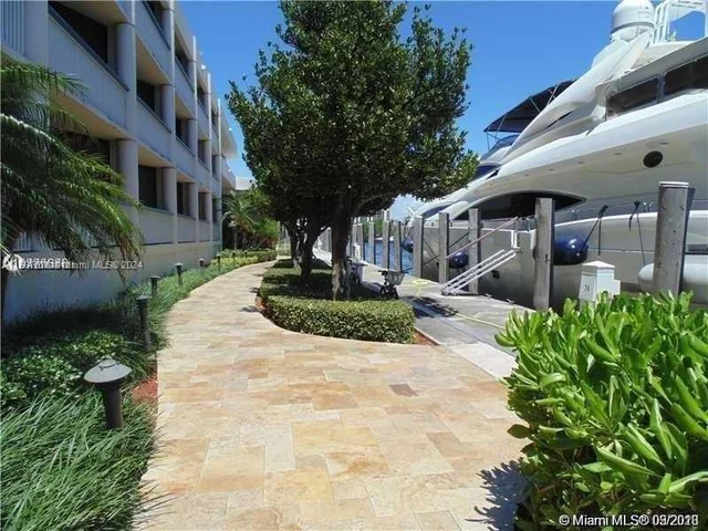 19707 Turnberry Way # 8B, Aventura FL 33180