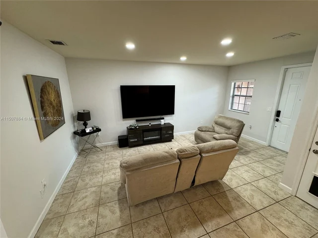 342 NE 37th Ave, Homestead FL 33033