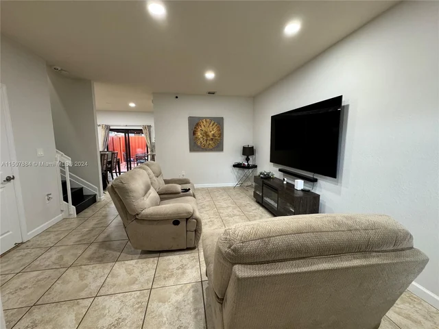 342 NE 37th Ave, Homestead FL 33033