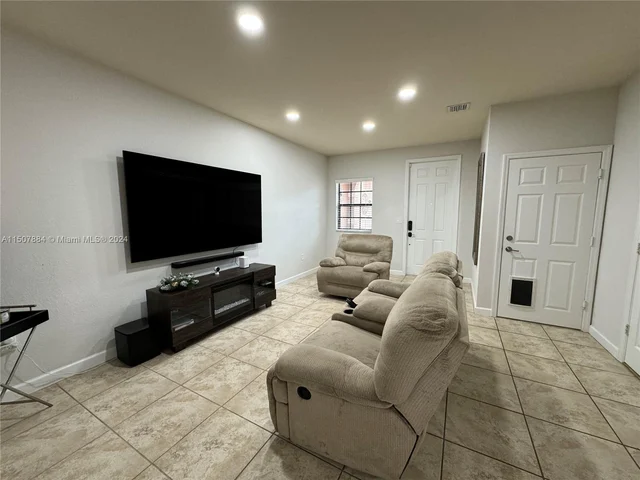 342 NE 37th Ave, Homestead FL 33033