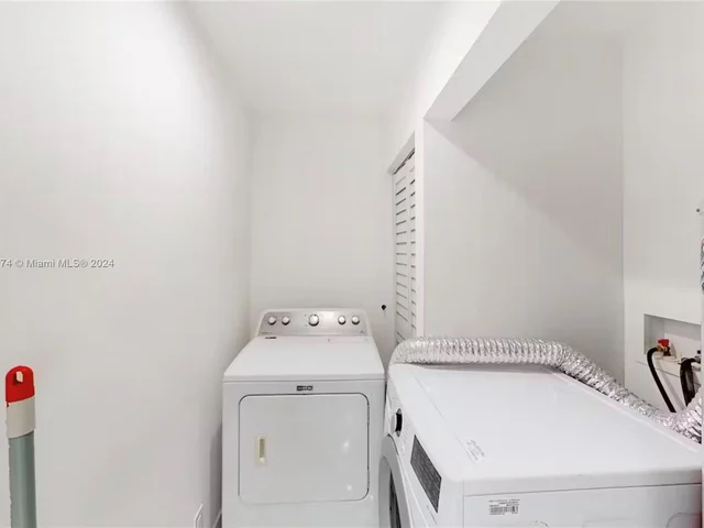 700 NW 9th Ct, Hallandale Beach FL 33009