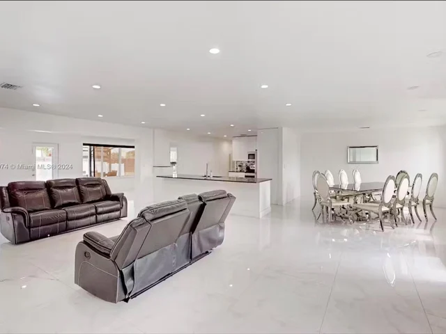 700 NW 9th Ct, Hallandale Beach FL 33009